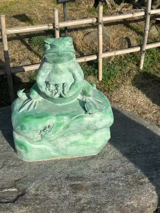 出雲大社の{uncategorized: "未分類", other: "その他", undefined: "問題あり", building: "その他建物", grave: "お墓", sacred_gate: "鳥居", guardian: "狛犬", statue: "像", buddha: "仏像", history: "歴史", nature: "自然", garden: "庭園", animal: "動物", pagoda: "塔", temizu: "手水舎", mountain_gate: "山門・神門", sanctuary: "本殿・本堂", subordinate: "末社・摂社", art: "芸術", scenery: "景色", jizo: "地蔵", ema: "絵馬", goshuin: "御朱印", omikuji: "おみくじ", items: "授与品その他", amulet: "お守り", goshuincho: "御朱印帳", eats: "食事", festival: "お祭り", votive_dance: "神楽", shichigosan: "七五三参", wedding: "結婚式", experience: "体験その他", initially: "初詣", around: "周辺", anti_infection: "感染症対策"}