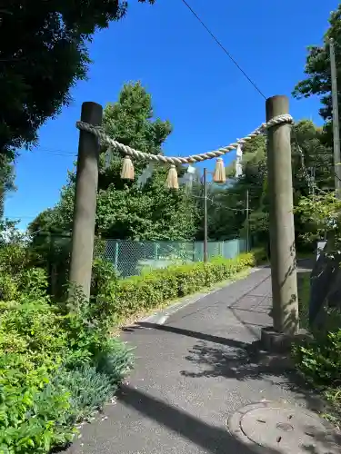 星川杉山神社の{uncategorized: "未分類", other: "その他", undefined: "問題あり", building: "その他建物", grave: "お墓", sacred_gate: "鳥居", guardian: "狛犬", statue: "像", buddha: "仏像", history: "歴史", nature: "自然", garden: "庭園", animal: "動物", pagoda: "塔", temizu: "手水舎", mountain_gate: "山門・神門", sanctuary: "本殿・本堂", subordinate: "末社・摂社", art: "芸術", scenery: "景色", jizo: "地蔵", ema: "絵馬", goshuin: "御朱印", omikuji: "おみくじ", items: "授与品その他", amulet: "お守り", goshuincho: "御朱印帳", eats: "食事", festival: "お祭り", votive_dance: "神楽", shichigosan: "七五三参", wedding: "結婚式", experience: "体験その他", initially: "初詣", around: "周辺", anti_infection: "感染症対策"}