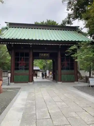 高徳院の山門・神門