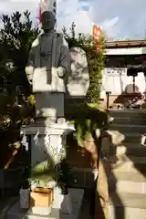 横浜御嶽神社の像