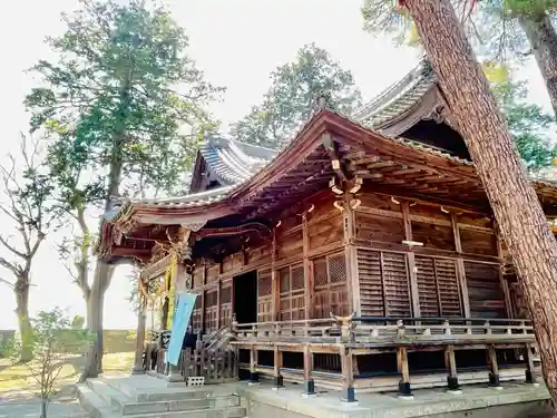 岩崎神社の本殿