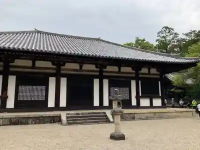 秋篠寺の本殿・本堂