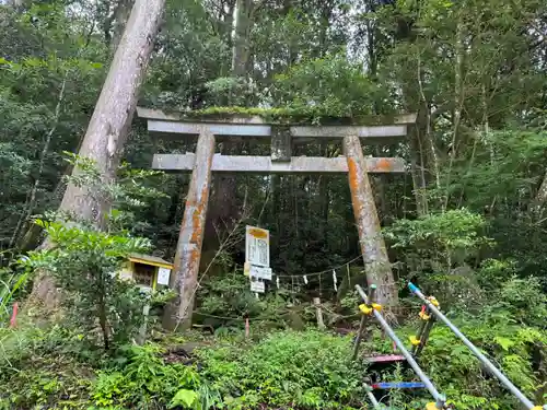 市房山神宮の鳥居