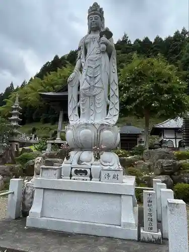 建滝寺の仏像