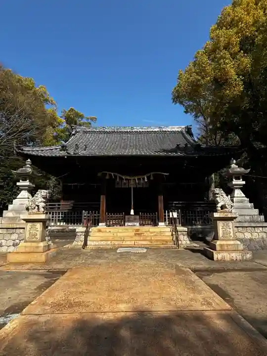 豊川進雄神社の{uncategorized: "未分類", other: "その他", undefined: "問題あり", building: "その他建物", grave: "お墓", sacred_gate: "鳥居", guardian: "狛犬", statue: "像", buddha: "仏像", history: "歴史", nature: "自然", garden: "庭園", animal: "動物", pagoda: "塔", temizu: "手水舎", mountain_gate: "山門・神門", sanctuary: "本殿・本堂", subordinate: "末社・摂社", art: "芸術", scenery: "景色", jizo: "地蔵", ema: "絵馬", goshuin: "御朱印", omikuji: "おみくじ", items: "授与品その他", amulet: "お守り", goshuincho: "御朱印帳", eats: "食事", festival: "お祭り", votive_dance: "神楽", shichigosan: "七五三参", wedding: "結婚式", experience: "体験その他", initially: "初詣", around: "周辺", anti_infection: "感染症対策"}