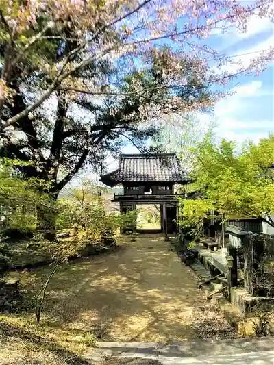 日輪寺の山門