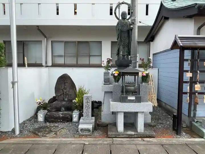 浄祐寺の{uncategorized: "未分類", other: "その他", undefined: "問題あり", building: "その他建物", grave: "お墓", sacred_gate: "鳥居", guardian: "狛犬", statue: "像", buddha: "仏像", history: "歴史", nature: "自然", garden: "庭園", animal: "動物", pagoda: "塔", temizu: "手水舎", mountain_gate: "山門・神門", sanctuary: "本殿・本堂", subordinate: "末社・摂社", art: "芸術", scenery: "景色", jizo: "地蔵", ema: "絵馬", goshuin: "御朱印", omikuji: "おみくじ", items: "授与品その他", amulet: "お守り", goshuincho: "御朱印帳", eats: "食事", festival: "お祭り", votive_dance: "神楽", shichigosan: "七五三参", wedding: "結婚式", experience: "体験その他", initially: "初詣", around: "周辺", anti_infection: "感染症対策"}