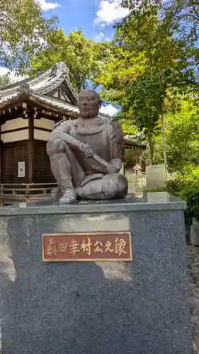安居神社の像