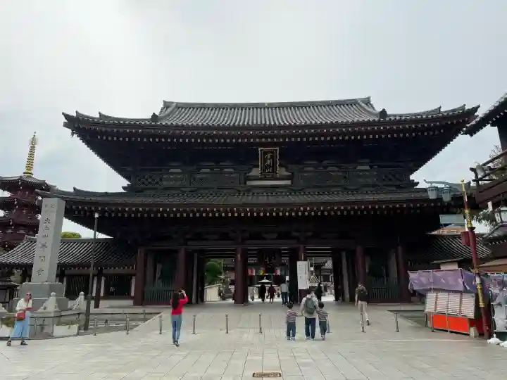 川崎大師(平間寺)の{uncategorized: "未分類", other: "その他", undefined: "問題あり", building: "その他建物", grave: "お墓", sacred_gate: "鳥居", guardian: "狛犬", statue: "像", buddha: "仏像", history: "歴史", nature: "自然", garden: "庭園", animal: "動物", pagoda: "塔", temizu: "手水舎", mountain_gate: "山門・神門", sanctuary: "本殿・本堂", subordinate: "末社・摂社", art: "芸術", scenery: "景色", jizo: "地蔵", ema: "絵馬", goshuin: "御朱印", omikuji: "おみくじ", items: "授与品その他", amulet: "お守り", goshuincho: "御朱印帳", eats: "食事", festival: "お祭り", votive_dance: "神楽", shichigosan: "七五三参", wedding: "結婚式", experience: "体験その他", initially: "初詣", around: "周辺", anti_infection: "感染症対策"}