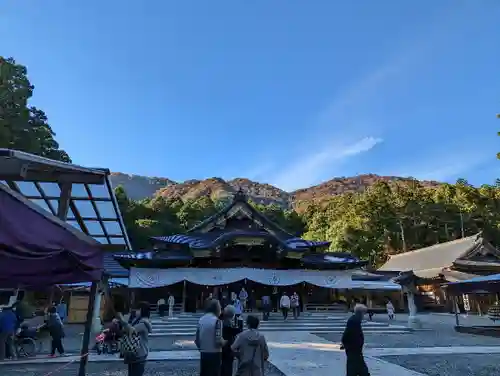 彌彦神社の本殿・本堂