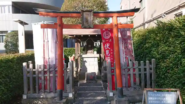 東芝稲荷大神社の鳥居