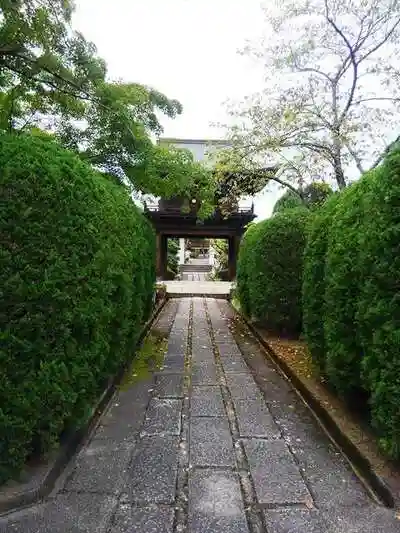 心應寺の山門