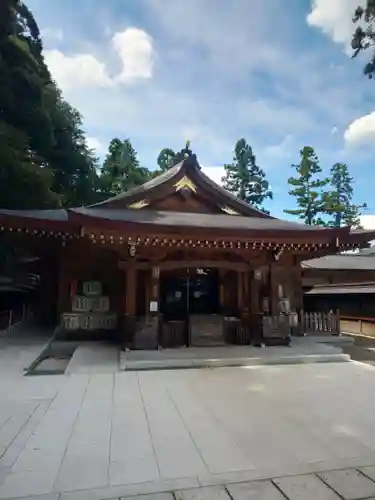 高麗神社の本殿