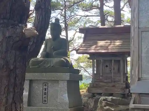 龍興山神社の像