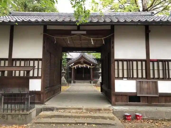 菱妻神社の山門・神門