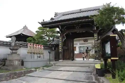 常保寺の山門