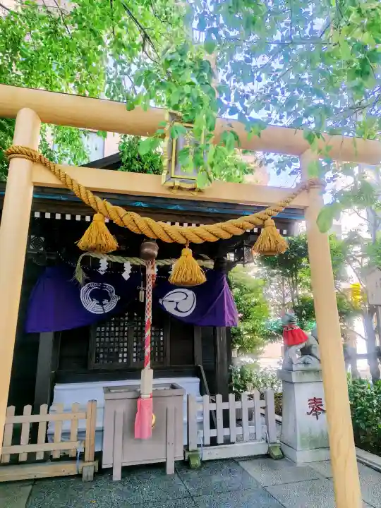 茶ノ木神社の{uncategorized: "未分類", other: "その他", undefined: "問題あり", building: "その他建物", grave: "お墓", sacred_gate: "鳥居", guardian: "狛犬", statue: "像", buddha: "仏像", history: "歴史", nature: "自然", garden: "庭園", animal: "動物", pagoda: "塔", temizu: "手水舎", mountain_gate: "山門・神門", sanctuary: "本殿・本堂", subordinate: "末社・摂社", art: "芸術", scenery: "景色", jizo: "地蔵", ema: "絵馬", goshuin: "御朱印", omikuji: "おみくじ", items: "授与品その他", amulet: "お守り", goshuincho: "御朱印帳", eats: "食事", festival: "お祭り", votive_dance: "神楽", shichigosan: "七五三参", wedding: "結婚式", experience: "体験その他", initially: "初詣", around: "周辺", anti_infection: "感染症対策"}