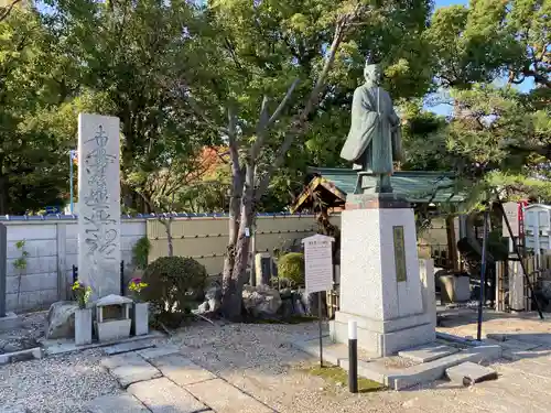 常泉寺の像