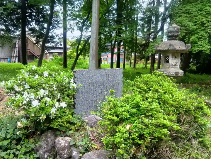 熊野神社の{uncategorized: "未分類", other: "その他", undefined: "問題あり", building: "その他建物", grave: "お墓", sacred_gate: "鳥居", guardian: "狛犬", statue: "像", buddha: "仏像", history: "歴史", nature: "自然", garden: "庭園", animal: "動物", pagoda: "塔", temizu: "手水舎", mountain_gate: "山門・神門", sanctuary: "本殿・本堂", subordinate: "末社・摂社", art: "芸術", scenery: "景色", jizo: "地蔵", ema: "絵馬", goshuin: "御朱印", omikuji: "おみくじ", items: "授与品その他", amulet: "お守り", goshuincho: "御朱印帳", eats: "食事", festival: "お祭り", votive_dance: "神楽", shichigosan: "七五三参", wedding: "結婚式", experience: "体験その他", initially: "初詣", around: "周辺", anti_infection: "感染症対策"}