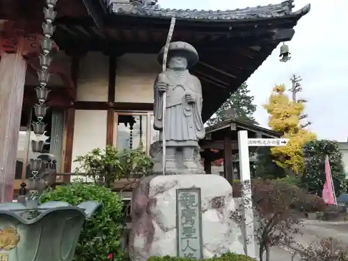 顕正寺の像