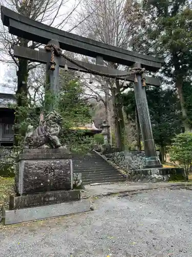 諏訪大社上社前宮の鳥居