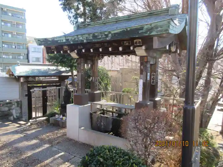 田端八幡神社の手水舎