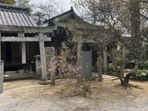 鶴岡八幡神社の末社