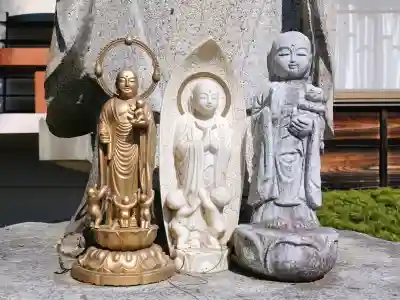 永源寺の{uncategorized: "未分類", other: "その他", undefined: "問題あり", building: "その他建物", grave: "お墓", sacred_gate: "鳥居", guardian: "狛犬", statue: "像", buddha: "仏像", history: "歴史", nature: "自然", garden: "庭園", animal: "動物", pagoda: "塔", temizu: "手水舎", mountain_gate: "山門・神門", sanctuary: "本殿・本堂", subordinate: "末社・摂社", art: "芸術", scenery: "景色", jizo: "地蔵", ema: "絵馬", goshuin: "御朱印", omikuji: "おみくじ", items: "授与品その他", amulet: "お守り", goshuincho: "御朱印帳", eats: "食事", festival: "お祭り", votive_dance: "神楽", shichigosan: "七五三参", wedding: "結婚式", experience: "体験その他", initially: "初詣", around: "周辺", anti_infection: "感染症対策"}