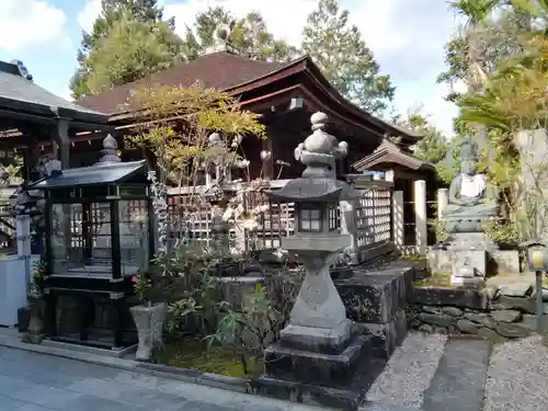 慈尊院の本殿・本堂