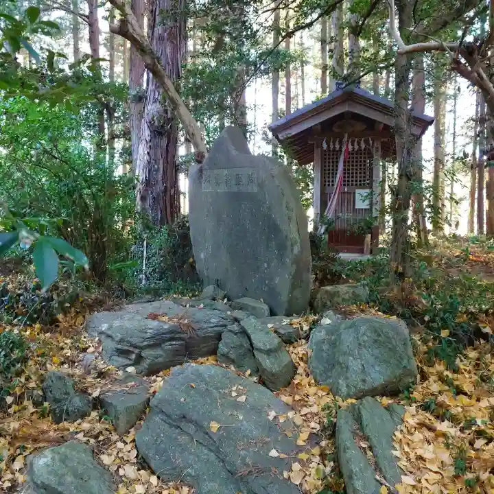 鎌形八幡神社の{uncategorized: "未分類", other: "その他", undefined: "問題あり", building: "その他建物", grave: "お墓", sacred_gate: "鳥居", guardian: "狛犬", statue: "像", buddha: "仏像", history: "歴史", nature: "自然", garden: "庭園", animal: "動物", pagoda: "塔", temizu: "手水舎", mountain_gate: "山門・神門", sanctuary: "本殿・本堂", subordinate: "末社・摂社", art: "芸術", scenery: "景色", jizo: "地蔵", ema: "絵馬", goshuin: "御朱印", omikuji: "おみくじ", items: "授与品その他", amulet: "お守り", goshuincho: "御朱印帳", eats: "食事", festival: "お祭り", votive_dance: "神楽", shichigosan: "七五三参", wedding: "結婚式", experience: "体験その他", initially: "初詣", around: "周辺", anti_infection: "感染症対策"}