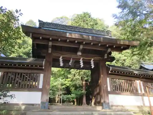 月読神社（松尾大社摂社）の山門