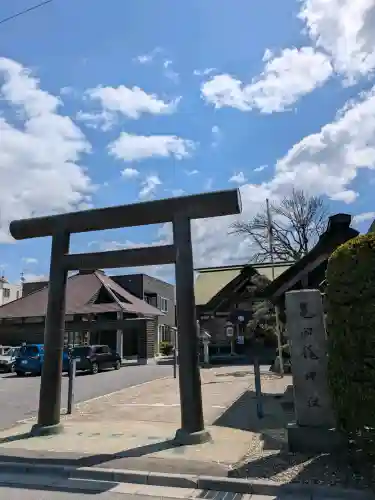 亀田龍神社の{uncategorized: "未分類", other: "その他", undefined: "問題あり", building: "その他建物", grave: "お墓", sacred_gate: "鳥居", guardian: "狛犬", statue: "像", buddha: "仏像", history: "歴史", nature: "自然", garden: "庭園", animal: "動物", pagoda: "塔", temizu: "手水舎", mountain_gate: "山門・神門", sanctuary: "本殿・本堂", subordinate: "末社・摂社", art: "芸術", scenery: "景色", jizo: "地蔵", ema: "絵馬", goshuin: "御朱印", omikuji: "おみくじ", items: "授与品その他", amulet: "お守り", goshuincho: "御朱印帳", eats: "食事", festival: "お祭り", votive_dance: "神楽", shichigosan: "七五三参", wedding: "結婚式", experience: "体験その他", initially: "初詣", around: "周辺", anti_infection: "感染症対策"}
