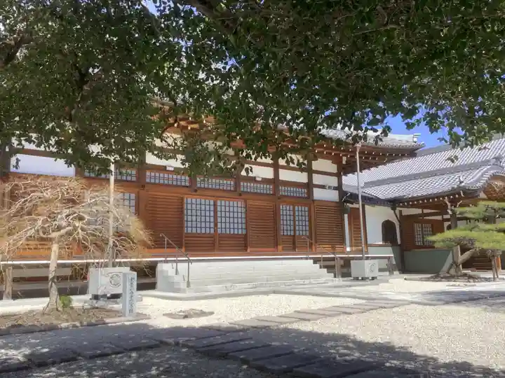 長蔵寺の本殿・本堂