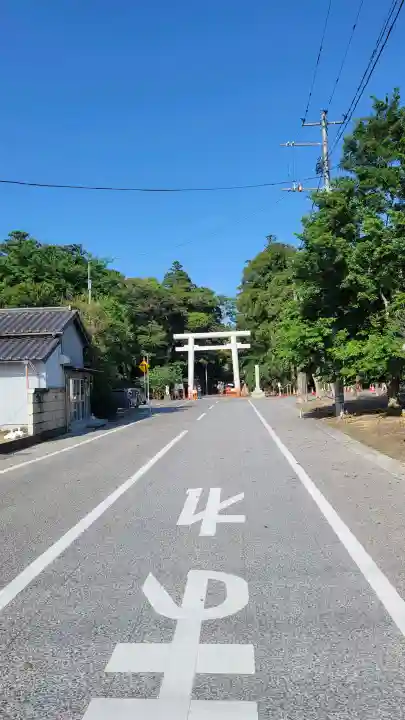 息栖神社の{uncategorized: "未分類", other: "その他", undefined: "問題あり", building: "その他建物", grave: "お墓", sacred_gate: "鳥居", guardian: "狛犬", statue: "像", buddha: "仏像", history: "歴史", nature: "自然", garden: "庭園", animal: "動物", pagoda: "塔", temizu: "手水舎", mountain_gate: "山門・神門", sanctuary: "本殿・本堂", subordinate: "末社・摂社", art: "芸術", scenery: "景色", jizo: "地蔵", ema: "絵馬", goshuin: "御朱印", omikuji: "おみくじ", items: "授与品その他", amulet: "お守り", goshuincho: "御朱印帳", eats: "食事", festival: "お祭り", votive_dance: "神楽", shichigosan: "七五三参", wedding: "結婚式", experience: "体験その他", initially: "初詣", around: "周辺", anti_infection: "感染症対策"}