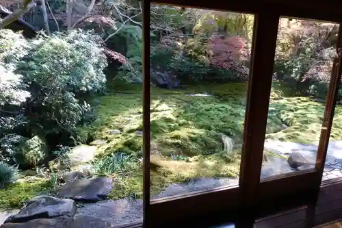 光明寺瑠璃光院の庭園