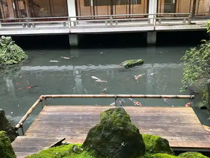 子安神社の庭園