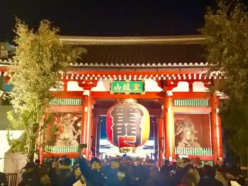 浅草寺の山門・神門
