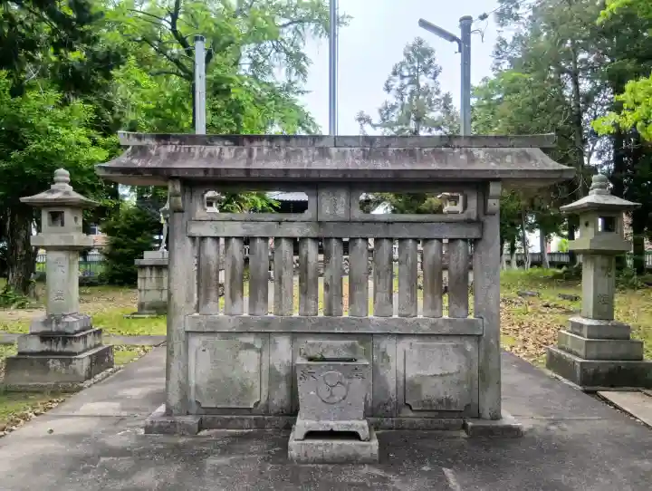 高桑八幡神社の{uncategorized: "未分類", other: "その他", undefined: "問題あり", building: "その他建物", grave: "お墓", sacred_gate: "鳥居", guardian: "狛犬", statue: "像", buddha: "仏像", history: "歴史", nature: "自然", garden: "庭園", animal: "動物", pagoda: "塔", temizu: "手水舎", mountain_gate: "山門・神門", sanctuary: "本殿・本堂", subordinate: "末社・摂社", art: "芸術", scenery: "景色", jizo: "地蔵", ema: "絵馬", goshuin: "御朱印", omikuji: "おみくじ", items: "授与品その他", amulet: "お守り", goshuincho: "御朱印帳", eats: "食事", festival: "お祭り", votive_dance: "神楽", shichigosan: "七五三参", wedding: "結婚式", experience: "体験その他", initially: "初詣", around: "周辺", anti_infection: "感染症対策"}