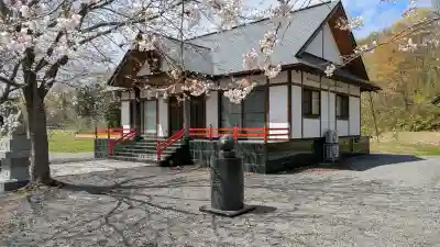明和神社の{uncategorized: "未分類", other: "その他", undefined: "問題あり", building: "その他建物", grave: "お墓", sacred_gate: "鳥居", guardian: "狛犬", statue: "像", buddha: "仏像", history: "歴史", nature: "自然", garden: "庭園", animal: "動物", pagoda: "塔", temizu: "手水舎", mountain_gate: "山門・神門", sanctuary: "本殿・本堂", subordinate: "末社・摂社", art: "芸術", scenery: "景色", jizo: "地蔵", ema: "絵馬", goshuin: "御朱印", omikuji: "おみくじ", items: "授与品その他", amulet: "お守り", goshuincho: "御朱印帳", eats: "食事", festival: "お祭り", votive_dance: "神楽", shichigosan: "七五三参", wedding: "結婚式", experience: "体験その他", initially: "初詣", around: "周辺", anti_infection: "感染症対策"}