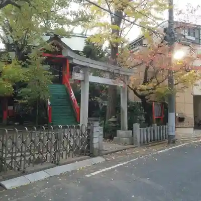 於玉稲荷神社の鳥居