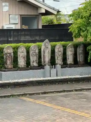 陽岳寺の{uncategorized: "未分類", other: "その他", undefined: "問題あり", building: "その他建物", grave: "お墓", sacred_gate: "鳥居", guardian: "狛犬", statue: "像", buddha: "仏像", history: "歴史", nature: "自然", garden: "庭園", animal: "動物", pagoda: "塔", temizu: "手水舎", mountain_gate: "山門・神門", sanctuary: "本殿・本堂", subordinate: "末社・摂社", art: "芸術", scenery: "景色", jizo: "地蔵", ema: "絵馬", goshuin: "御朱印", omikuji: "おみくじ", items: "授与品その他", amulet: "お守り", goshuincho: "御朱印帳", eats: "食事", festival: "お祭り", votive_dance: "神楽", shichigosan: "七五三参", wedding: "結婚式", experience: "体験その他", initially: "初詣", around: "周辺", anti_infection: "感染症対策"}