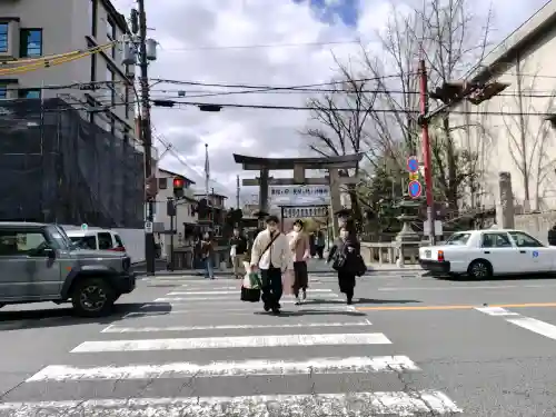 安井金比羅宮の{uncategorized: "未分類", other: "その他", undefined: "問題あり", building: "その他建物", grave: "お墓", sacred_gate: "鳥居", guardian: "狛犬", statue: "像", buddha: "仏像", history: "歴史", nature: "自然", garden: "庭園", animal: "動物", pagoda: "塔", temizu: "手水舎", mountain_gate: "山門・神門", sanctuary: "本殿・本堂", subordinate: "末社・摂社", art: "芸術", scenery: "景色", jizo: "地蔵", ema: "絵馬", goshuin: "御朱印", omikuji: "おみくじ", items: "授与品その他", amulet: "お守り", goshuincho: "御朱印帳", eats: "食事", festival: "お祭り", votive_dance: "神楽", shichigosan: "七五三参", wedding: "結婚式", experience: "体験その他", initially: "初詣", around: "周辺", anti_infection: "感染症対策"}