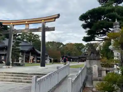 長野縣護國神社の{uncategorized: "未分類", other: "その他", undefined: "問題あり", building: "その他建物", grave: "お墓", sacred_gate: "鳥居", guardian: "狛犬", statue: "像", buddha: "仏像", history: "歴史", nature: "自然", garden: "庭園", animal: "動物", pagoda: "塔", temizu: "手水舎", mountain_gate: "山門・神門", sanctuary: "本殿・本堂", subordinate: "末社・摂社", art: "芸術", scenery: "景色", jizo: "地蔵", ema: "絵馬", goshuin: "御朱印", omikuji: "おみくじ", items: "授与品その他", amulet: "お守り", goshuincho: "御朱印帳", eats: "食事", festival: "お祭り", votive_dance: "神楽", shichigosan: "七五三参", wedding: "結婚式", experience: "体験その他", initially: "初詣", around: "周辺", anti_infection: "感染症対策"}