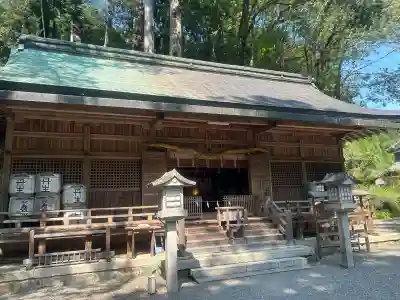 丹生川上神社（下社）の{uncategorized: "未分類", other: "その他", undefined: "問題あり", building: "その他建物", grave: "お墓", sacred_gate: "鳥居", guardian: "狛犬", statue: "像", buddha: "仏像", history: "歴史", nature: "自然", garden: "庭園", animal: "動物", pagoda: "塔", temizu: "手水舎", mountain_gate: "山門・神門", sanctuary: "本殿・本堂", subordinate: "末社・摂社", art: "芸術", scenery: "景色", jizo: "地蔵", ema: "絵馬", goshuin: "御朱印", omikuji: "おみくじ", items: "授与品その他", amulet: "お守り", goshuincho: "御朱印帳", eats: "食事", festival: "お祭り", votive_dance: "神楽", shichigosan: "七五三参", wedding: "結婚式", experience: "体験その他", initially: "初詣", around: "周辺", anti_infection: "感染症対策"}