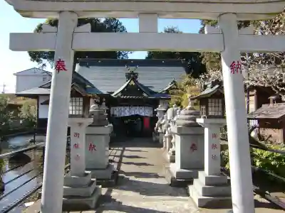 白蛇辨財天の鳥居