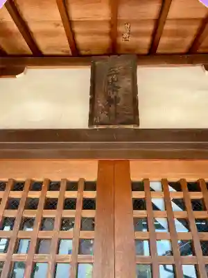 三峯神社の{uncategorized: "未分類", other: "その他", undefined: "問題あり", building: "その他建物", grave: "お墓", sacred_gate: "鳥居", guardian: "狛犬", statue: "像", buddha: "仏像", history: "歴史", nature: "自然", garden: "庭園", animal: "動物", pagoda: "塔", temizu: "手水舎", mountain_gate: "山門・神門", sanctuary: "本殿・本堂", subordinate: "末社・摂社", art: "芸術", scenery: "景色", jizo: "地蔵", ema: "絵馬", goshuin: "御朱印", omikuji: "おみくじ", items: "授与品その他", amulet: "お守り", goshuincho: "御朱印帳", eats: "食事", festival: "お祭り", votive_dance: "神楽", shichigosan: "七五三参", wedding: "結婚式", experience: "体験その他", initially: "初詣", around: "周辺", anti_infection: "感染症対策"}