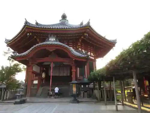 興福寺の本殿・本堂