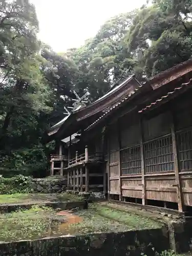 多鳩神社の本殿・本堂