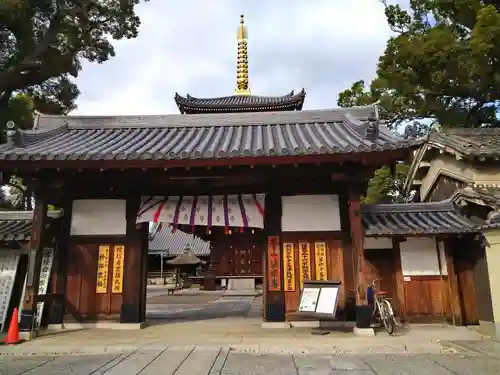 法楽寺の山門