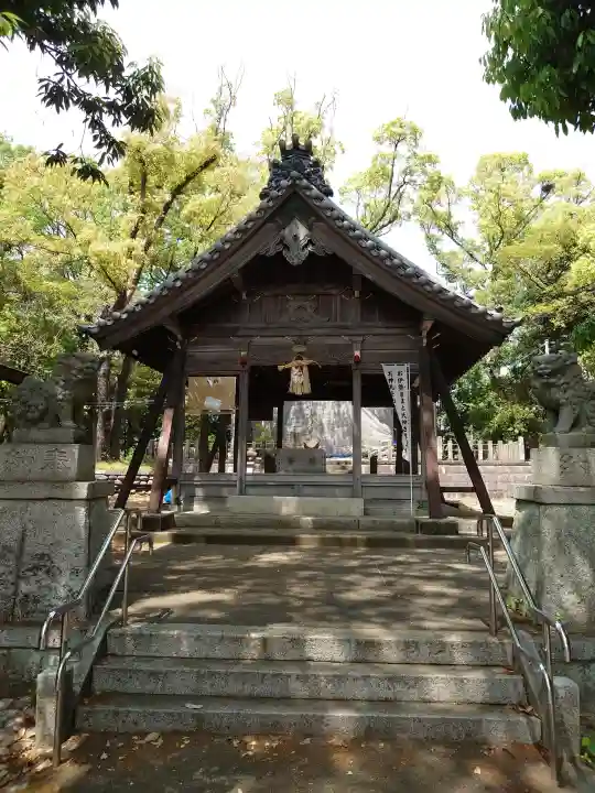 菅田神社の{uncategorized: "未分類", other: "その他", undefined: "問題あり", building: "その他建物", grave: "お墓", sacred_gate: "鳥居", guardian: "狛犬", statue: "像", buddha: "仏像", history: "歴史", nature: "自然", garden: "庭園", animal: "動物", pagoda: "塔", temizu: "手水舎", mountain_gate: "山門・神門", sanctuary: "本殿・本堂", subordinate: "末社・摂社", art: "芸術", scenery: "景色", jizo: "地蔵", ema: "絵馬", goshuin: "御朱印", omikuji: "おみくじ", items: "授与品その他", amulet: "お守り", goshuincho: "御朱印帳", eats: "食事", festival: "お祭り", votive_dance: "神楽", shichigosan: "七五三参", wedding: "結婚式", experience: "体験その他", initially: "初詣", around: "周辺", anti_infection: "感染症対策"}